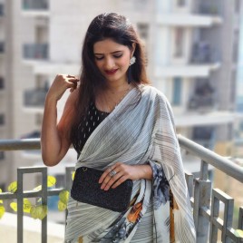Floral Print Daily Wear Georgette Saree  (Grey, White)