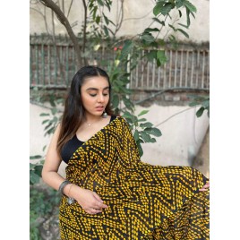 Printed, Paisley Daily Wear Georgette Saree  (Black, Yellow)